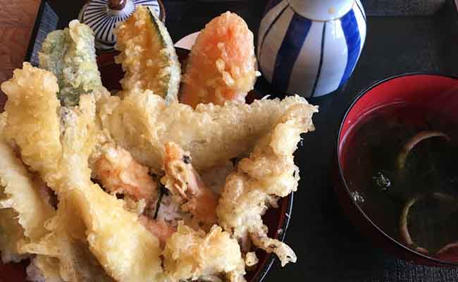 宗像大社から近い三日月庵海鮮天丼